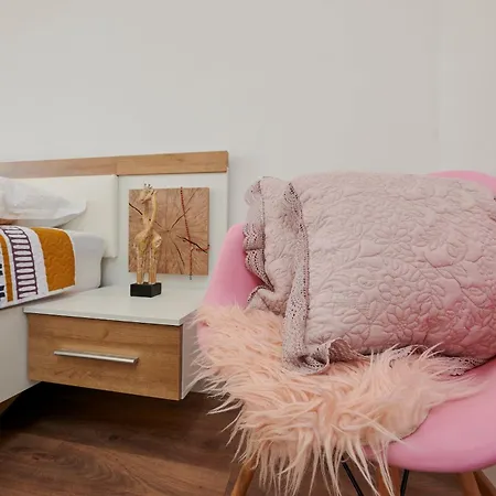 Tomi Apartment